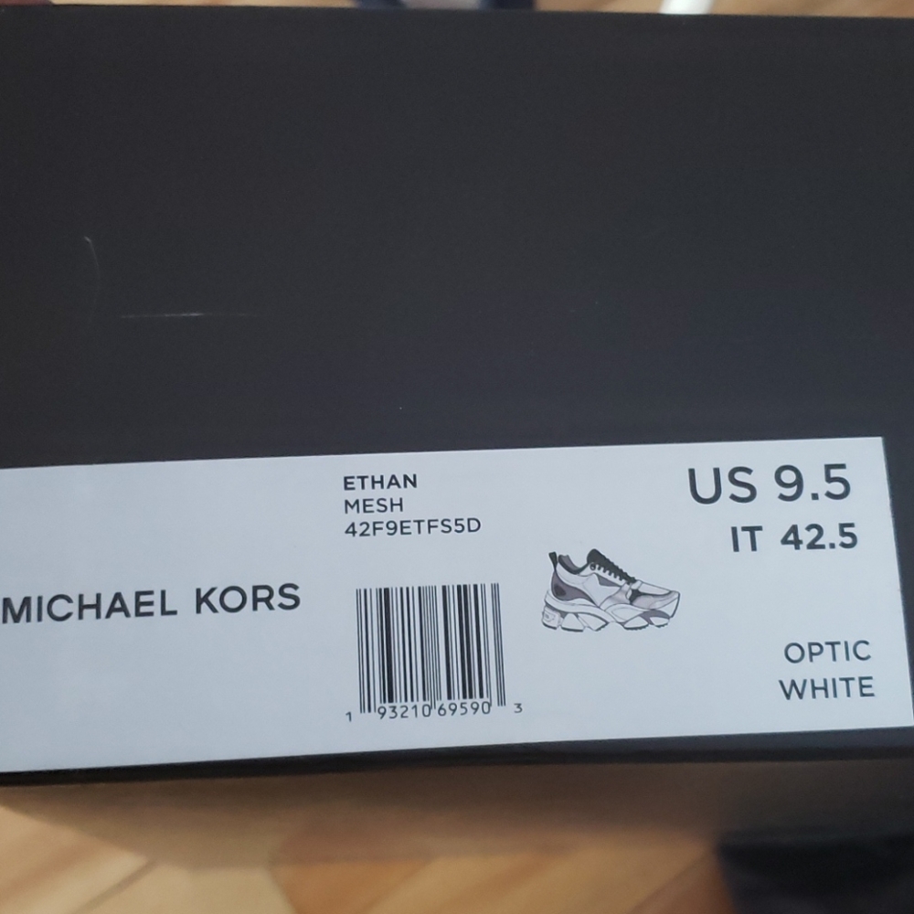 Michael Kors - Picture 4 of 4